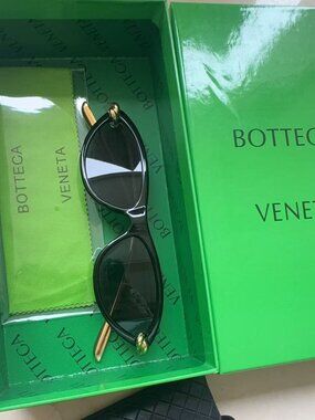 Bottega Veneta Cat Eye Sunglasses Black Gold BV1305S Full Set